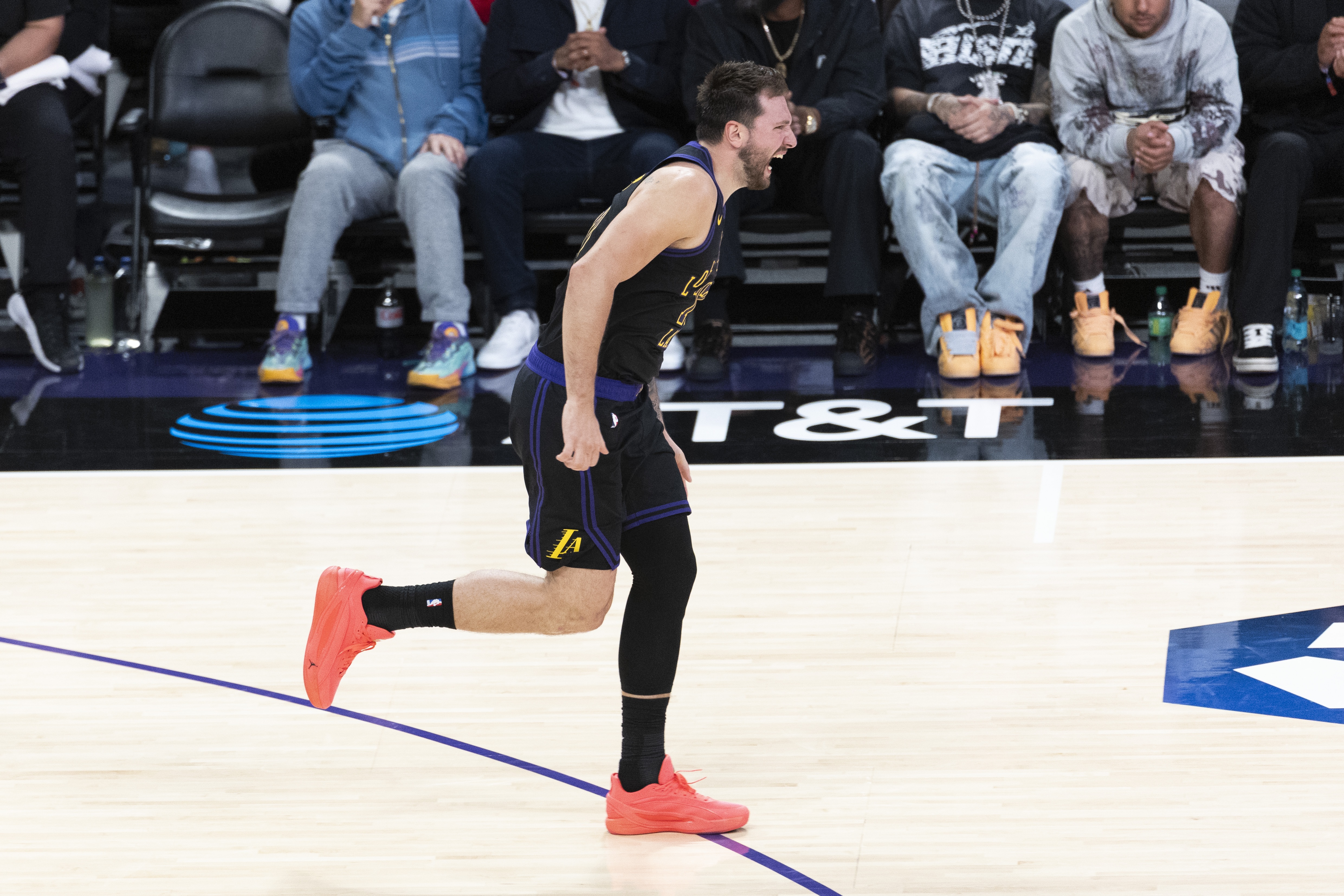 开云APP-东契奇：我们每个人都助力胜利 斯玛特是我们的防守领袖